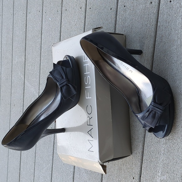 Marc Fisher Manilla Leather Peep Toe Bow Heels - Picture 1 of 13